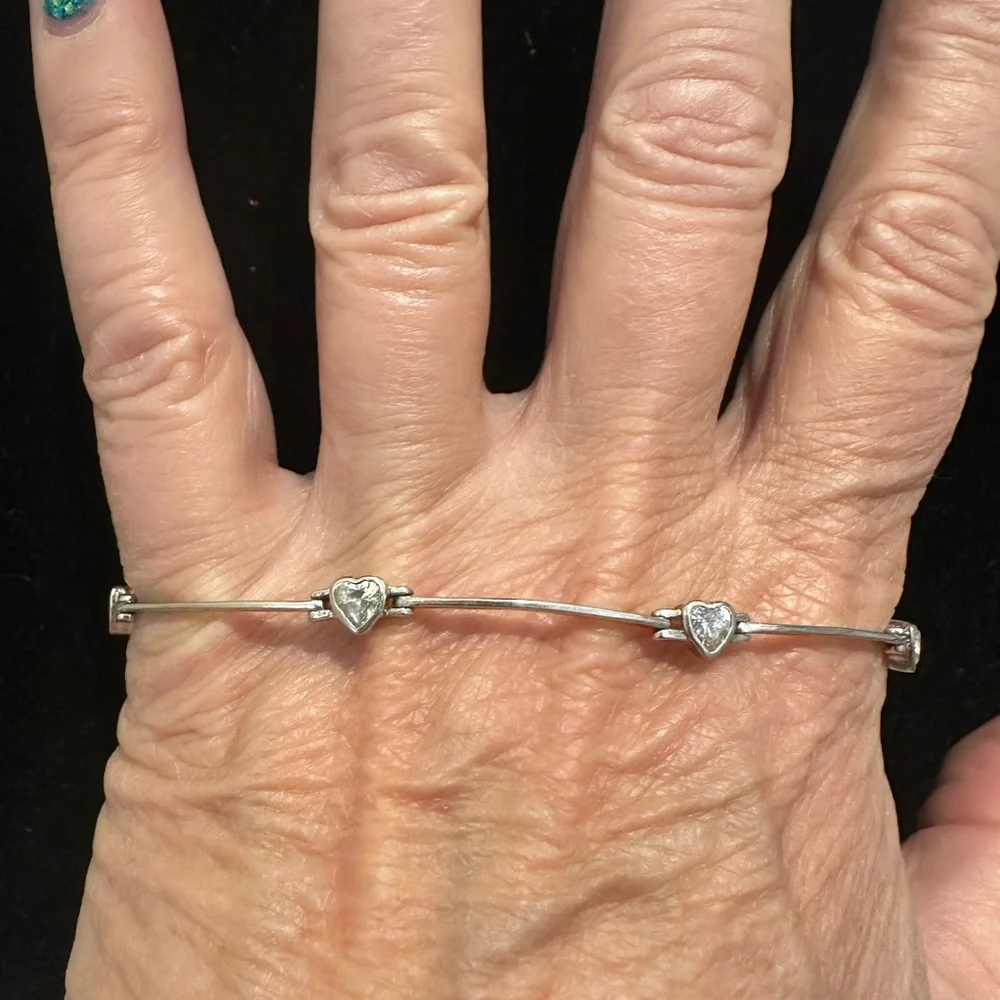Chic 925 Silver Heart Bracelet with clear heart stones.